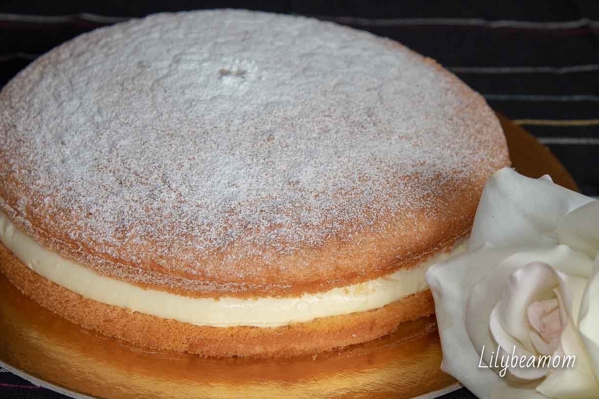 Pan di Spagna con bagna al rum e crema chantilly | Panini ...