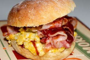 Morning Glory sandwich | panino imbottito bacon e uova | paninisopraffini.com