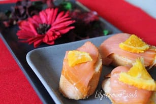Crostini al salmone e burro all'arancia