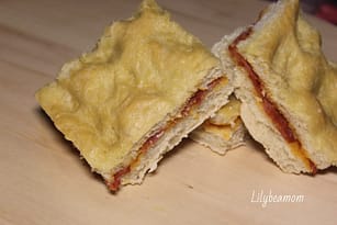 Schiacciata ripiena con spianata calabrese | paninisopraffini.com
