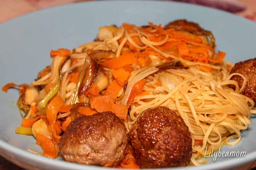 Noodles con polpettine e verdure0 (0)