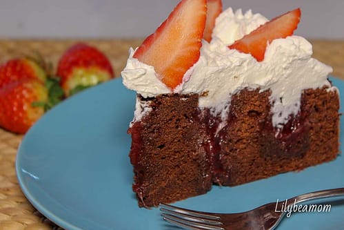 Strawberry poke cake0 (0)